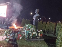 19 февруари - почитаме делото на Апостола.Учениците от ОУ “Св. св. Кирил и Методий” взеха участие във факелно шествие по повод 152 години от обесването на Васил Левски. Поклон пред паметта и подвига на Апостола!